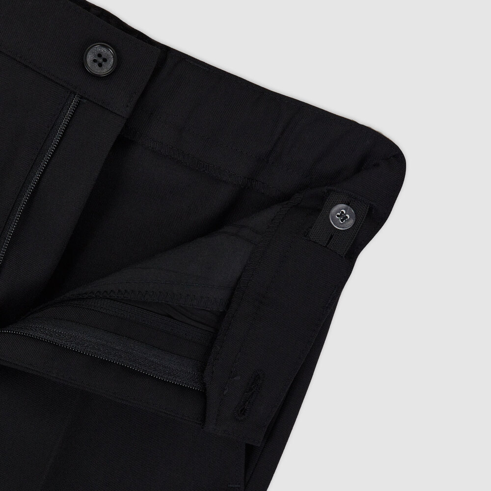 Medium 555 22363518 407     00 3