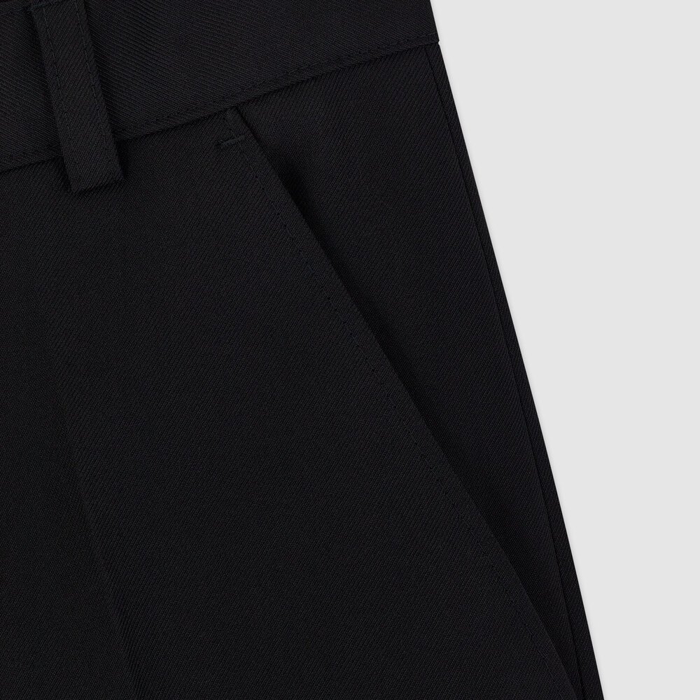 Medium 555 22363518 407     00 4