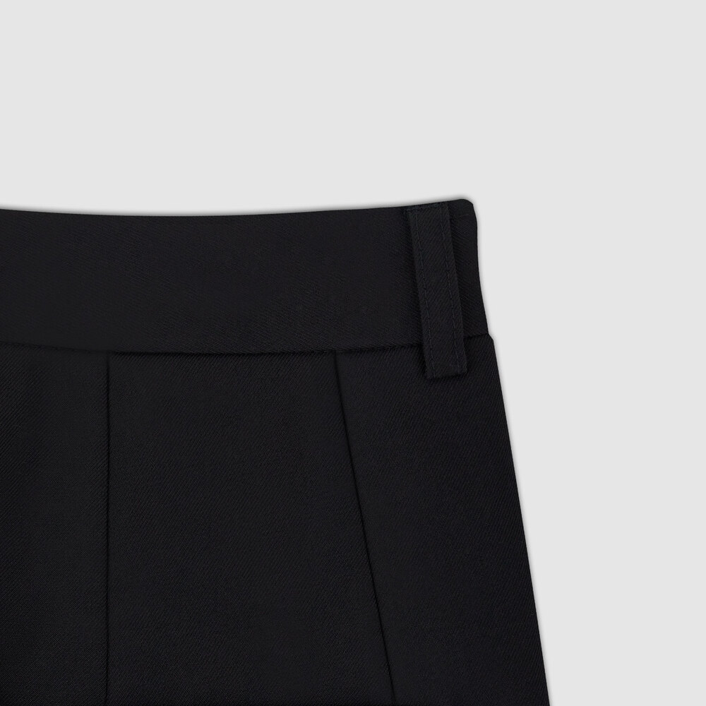 Medium 555 24497518 407     00 4